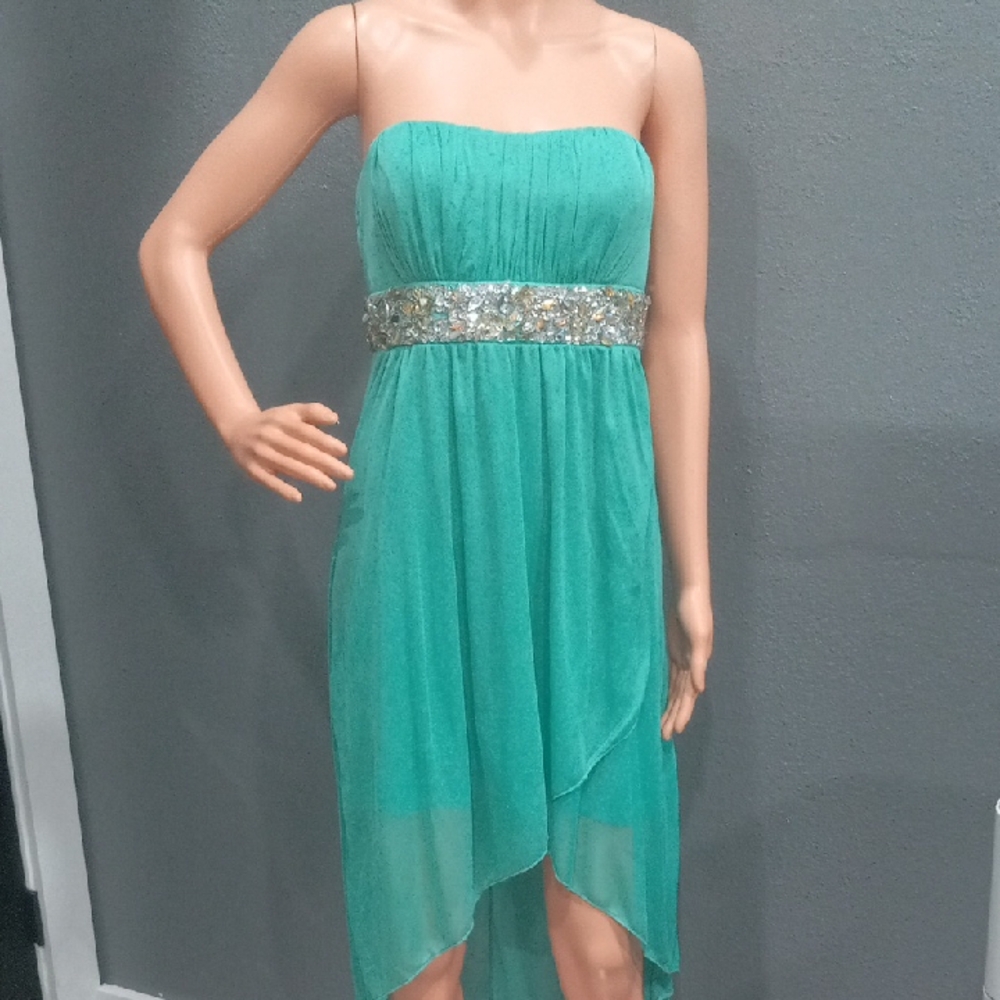 Trixxi Elegant Strapless Green Dress with Embellished Waist Asymetrical Dress
